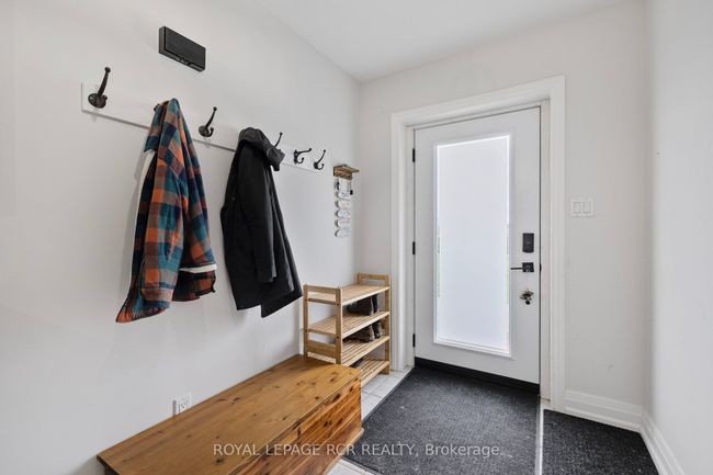 958375 7 Th Line E, House other with 4 bedrooms, 2 bathrooms and 8 parking in Mulmur ON | Image 7