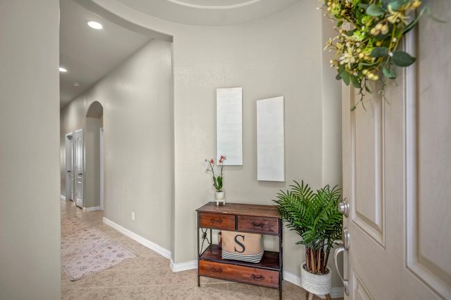 Welcoming entry | Image 5