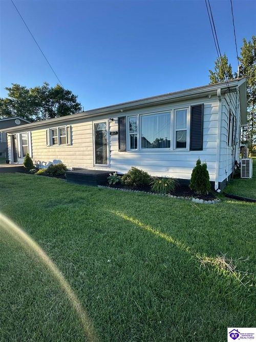 817 Page St, Campbellsville, KY, 42718-1129 | Card Image