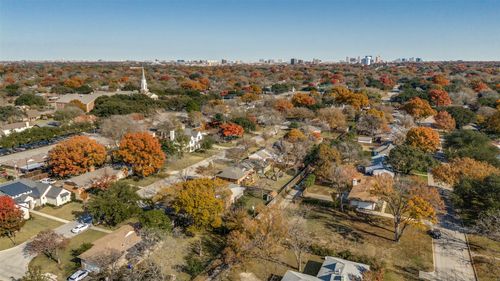 3009 Phyllis Ln, Farmers Branch, TX, 75234-6426 | Card Image