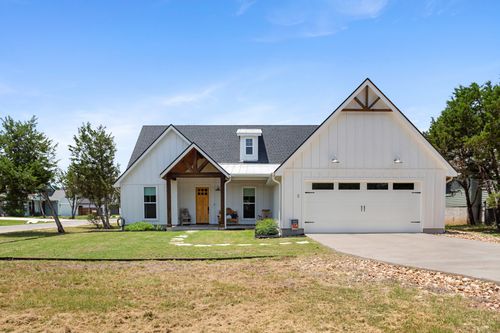 2 Senisa St, Wimberley, TX, 78676-1900 | Card Image