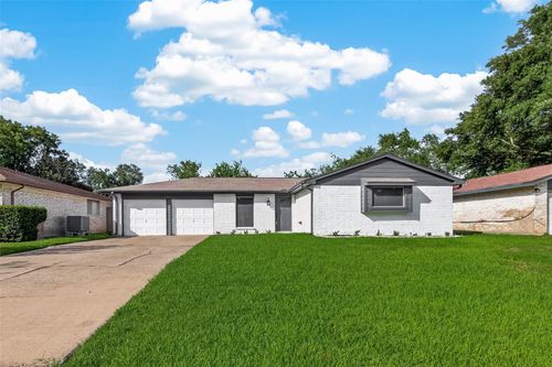 16619 Tibet Rd, Friendswood, TX, 77546-4143 | Card Image