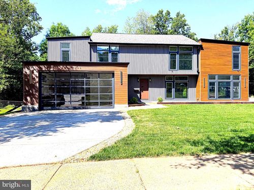 7405 Sportsman Dr, Falls Church, VA, 22043-1045 | Card Image