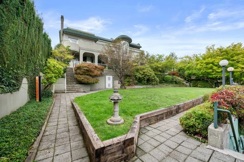 828 Beachview Dr, North Vancouver, BC, V7G1R1 | Card Image