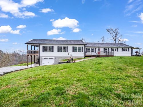 1086 Carters Ridge Rd, Spruce Pine, NC, 28777-8501 | Card Image