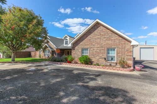 2405 E 25th St, Big Spring, TX, 79720-6140 | Card Image