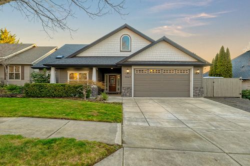 3864 Crystal Springs Dr, Medford, OR, 97504-9113 | Card Image