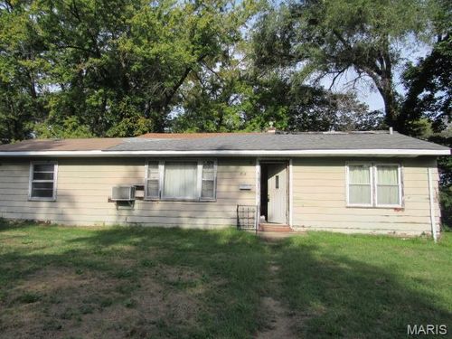 851 N 79th St, East Saint Louis, IL, 62203-1815 | Card Image