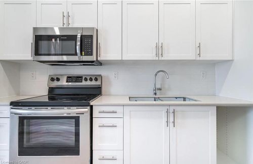 2-104 Wellington St N, Hamilton, ON, L8R1N3 | Card Image