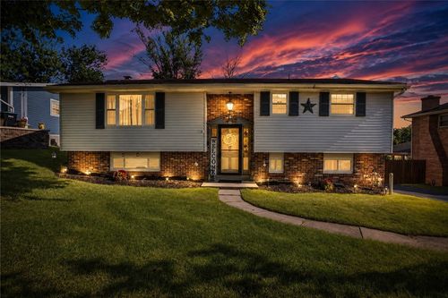 286 Hazelwood Dr, Washington, PA, 15301-6244 | Card Image