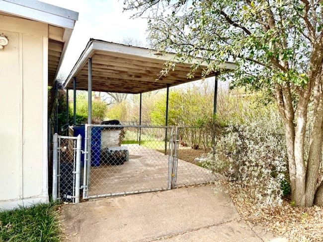 View of gate | Image 4