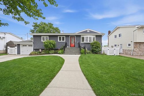 3965 Darby Ln, Seaford, NY, 11783-3604 | Card Image