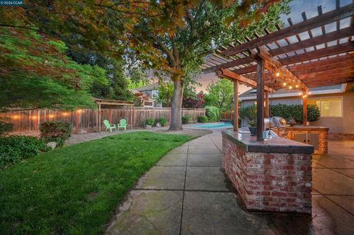 2030 Smith Ln, Concord, CA, 94518-3515 | Card Image