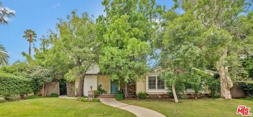 20724 Chatsworth St, Chatsworth, CA, 91311-1540 | Card Image