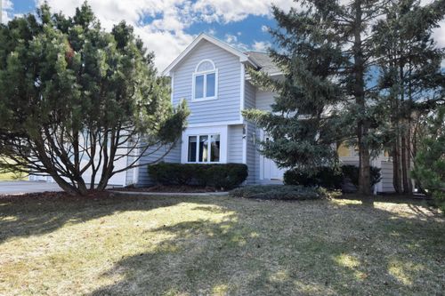 1104 Riverway Ct, Pewaukee, WI, 53072-2575 | Card Image