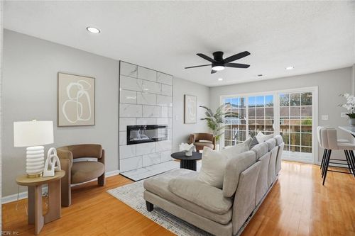 2e-1634 E Ocean View Ave, Norfolk, VA, 23503-2464 | Card Image