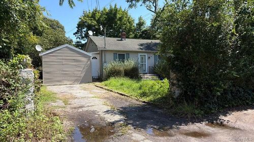448 Revilo Avenue, Brookhaven, NY, 11967 | Card Image