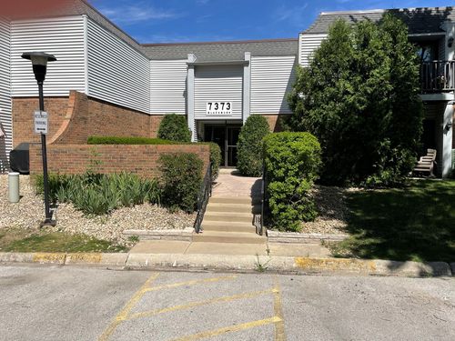 104-7373 Blackburn Ave, Downers Grove, IL, 60516-4121 | Card Image