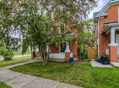 909 Moore St, House other with 3 bedrooms, 1 bathrooms and 2 parking in Cambridge ON | Image 3