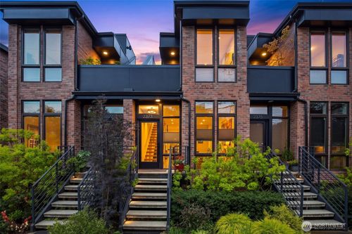 2373 Minor Ave E, Seattle, WA, 98102-3307 | Card Image