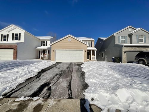 2572 Edencreek Ln, Columbus, OH, 43207-7409 | Card Image