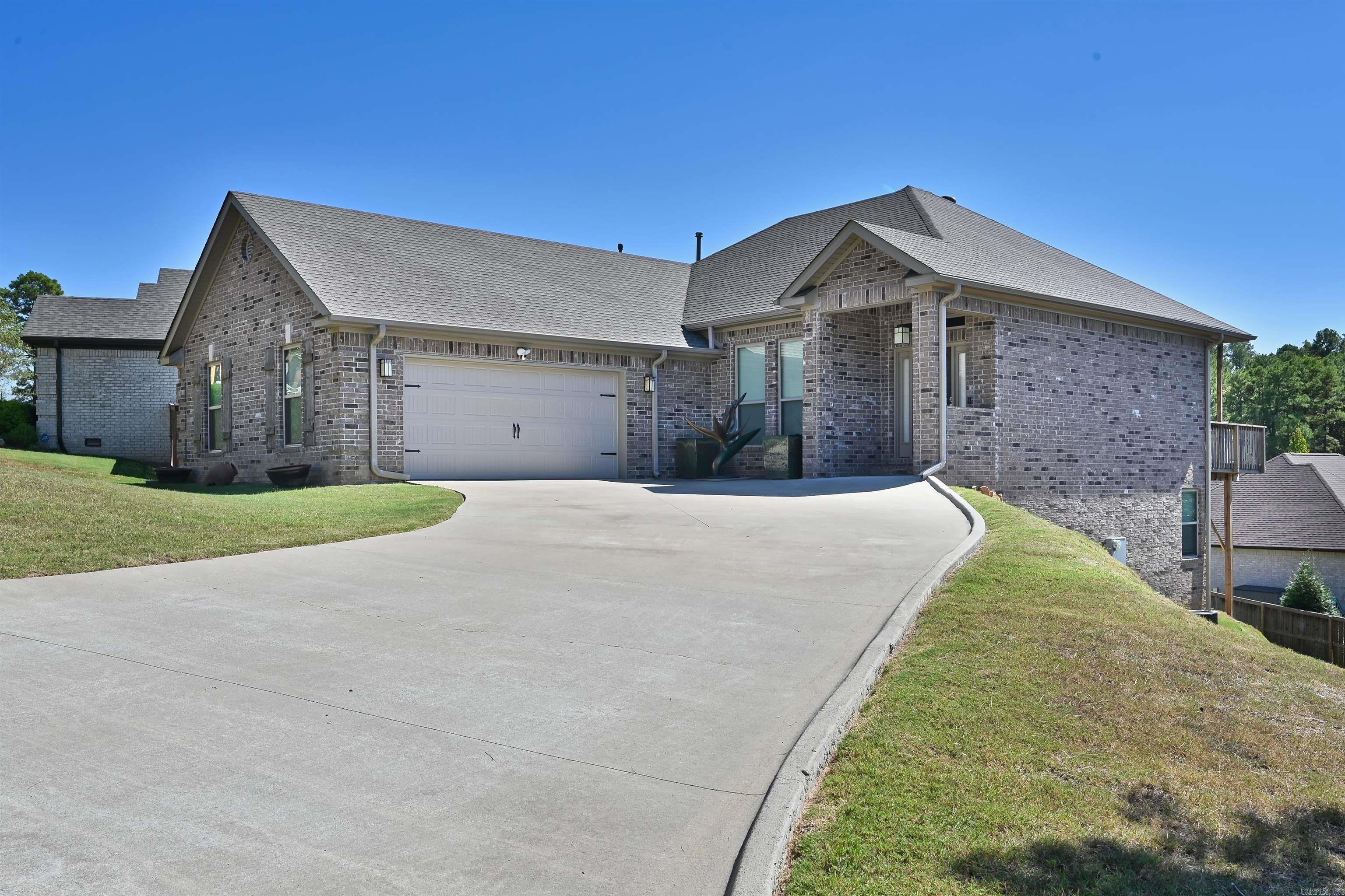 Majestic Ct, Maumelle, AR 72113