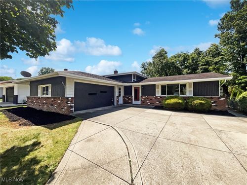 5300 Sherwood Dr, Cleveland, OH, 44126-3027 | Card Image