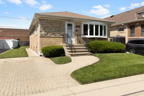 7046 N Franks Ave, Niles, IL, 60714-4408 | Card Image