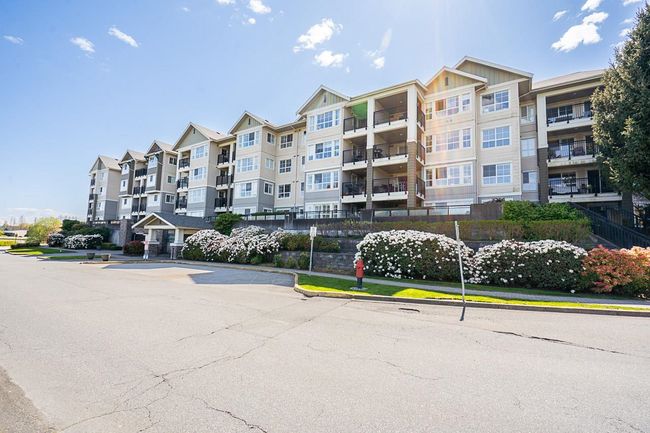 113 - 19673 Meadow Gardens Way, Condo with 2 bedrooms, 2 bathrooms and 2 parking in Pitt Meadows BC | Image 3