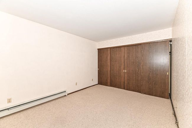 110 - 5200 S Tuckaway Boulevard, Condo with 2 bedrooms, 2 bathrooms and null parking in Greenfield WI | Image 13
