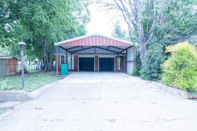 1001 W Walnut St, House other with 3 bedrooms, 3 bathrooms and 4 parking in Coleman TX | Image 4