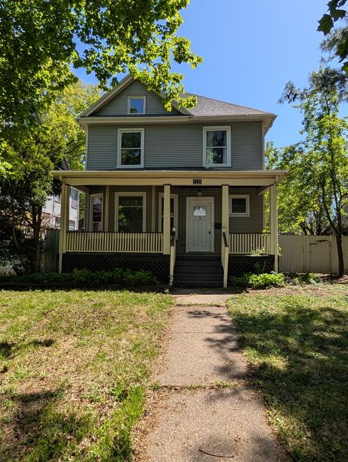 2221 Iowa St, Davenport, IA, 52803-3027 | Card Image