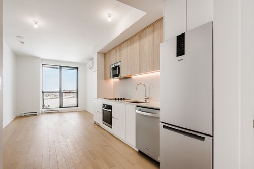 708-200 Rue Marie-Charles-Le Moyne, Longueuil, QC, J4K8C2 | Card Image