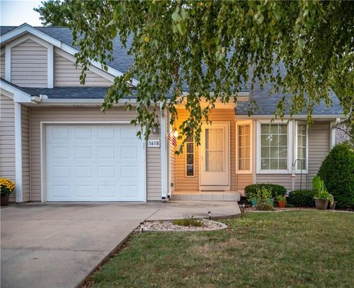 1618 The Oaks St, MARSHALL, MO, 65340-3647 | Card Image