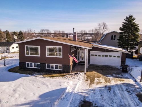 1136 6th Avenue Ne, Valley City, ND, 58072 | Card Image