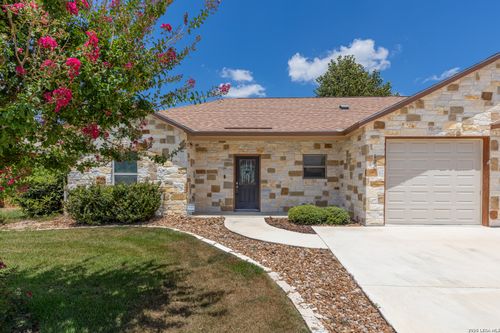 120 Navarro Xing, Seguin, TX, 78155-3016 | Card Image