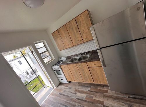 3-c-10015 Nw 7th Ct, Miami, FL, 33150-1354 | Card Image