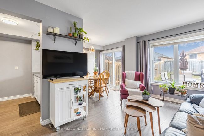 17 Michael Cres, House attached with 3 bedrooms, 2 bathrooms and 2 parking in Barrie ON | Image 14