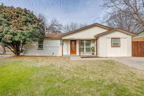 4901 Camille Ct, Fort Worth, TX, 76135-1704 | Card Image