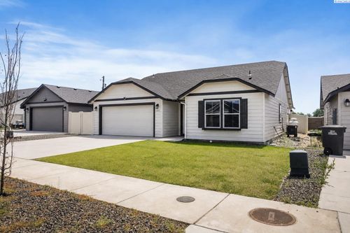 1125 W Sequoia Rd, Moses Lake, WA, 98837-8017 | Card Image