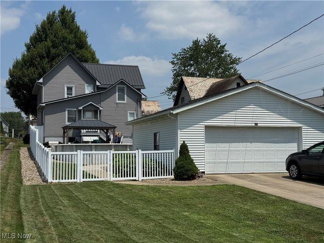 Garage and fenced backyard | Image 33