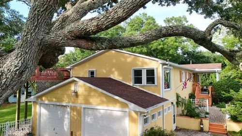 209 Shore Rd, Newport, NC, 28570-6083 | Card Image