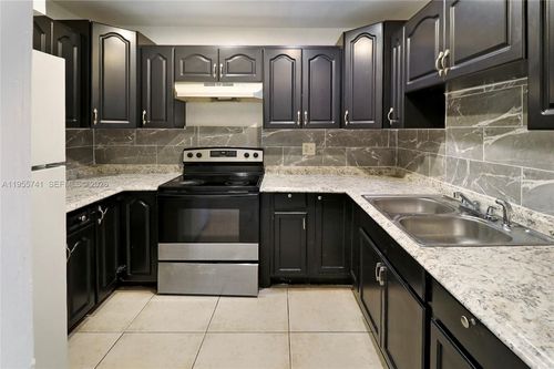 213-5975 Nw 25th Ct, Sunrise, FL, 33313-2228 | Card Image