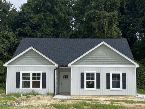 105 Chester Pl, Pikeville, NC, 27863-8143 | Card Image