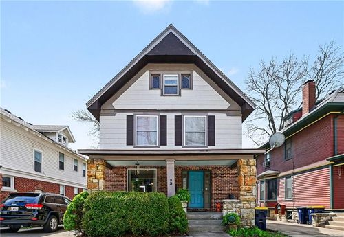 33 E 32nd St, Kansas City, MO, 64111-1105 | Card Image