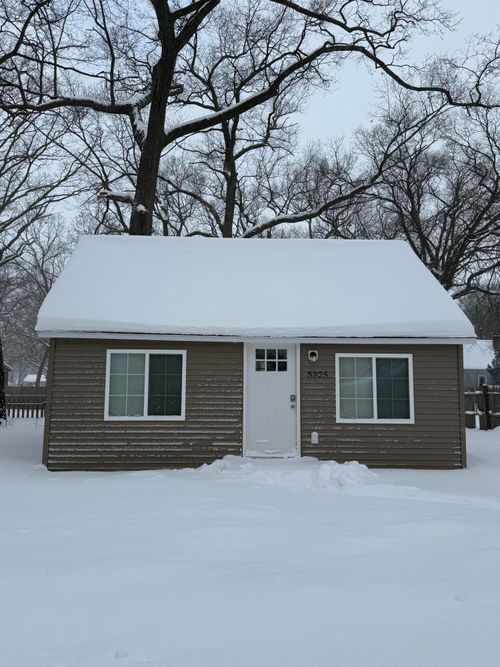 3325 9th St, Muskegon Heights, MI, 49444-2826 | Card Image