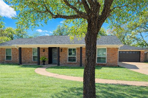 3710 Windridge Dr, Bryan, TX, 77802-4527 | Card Image