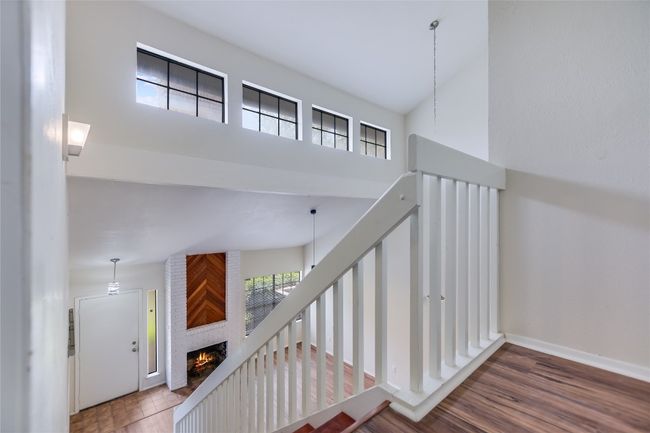 Upstairs landing | Image 13