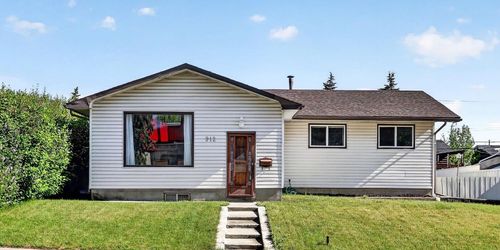 912 Stonehaven Rd Sw, Calgary, AB, T2W0P6 | Card Image