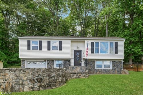 3 S Hillside Dr, Budd Lake, NJ, 07828-1423 | Card Image